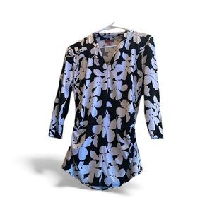 Vince Camuto| Size small|29”Length|16”P2P| Black &White|Work Wear|Perfect Condit